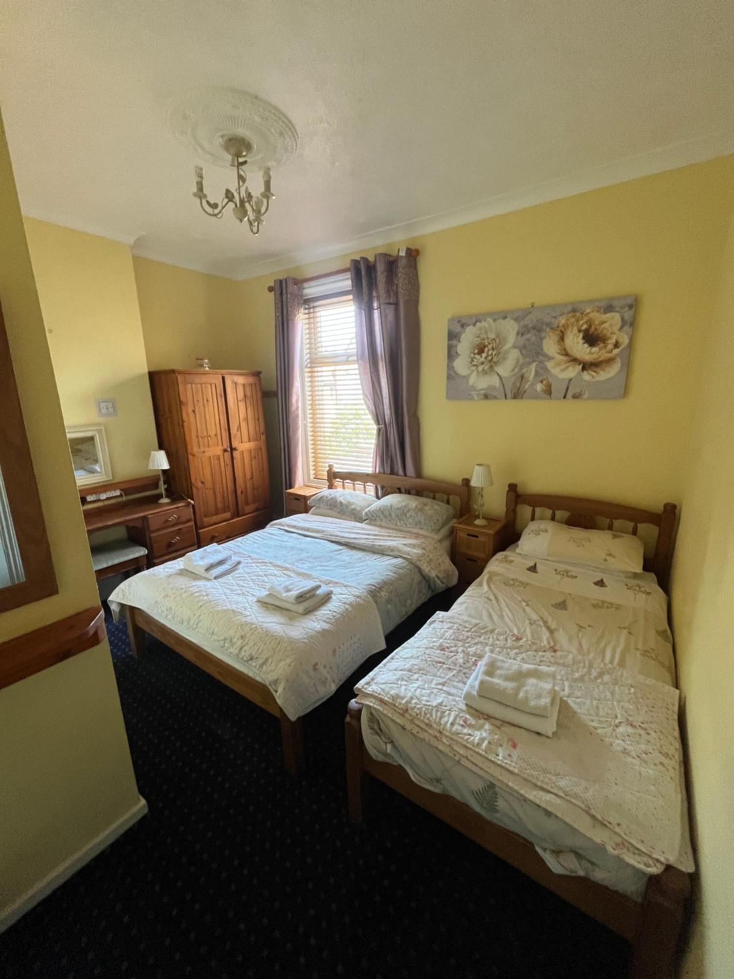 Marston Town Centre Villa Blackpool Bagian luar foto