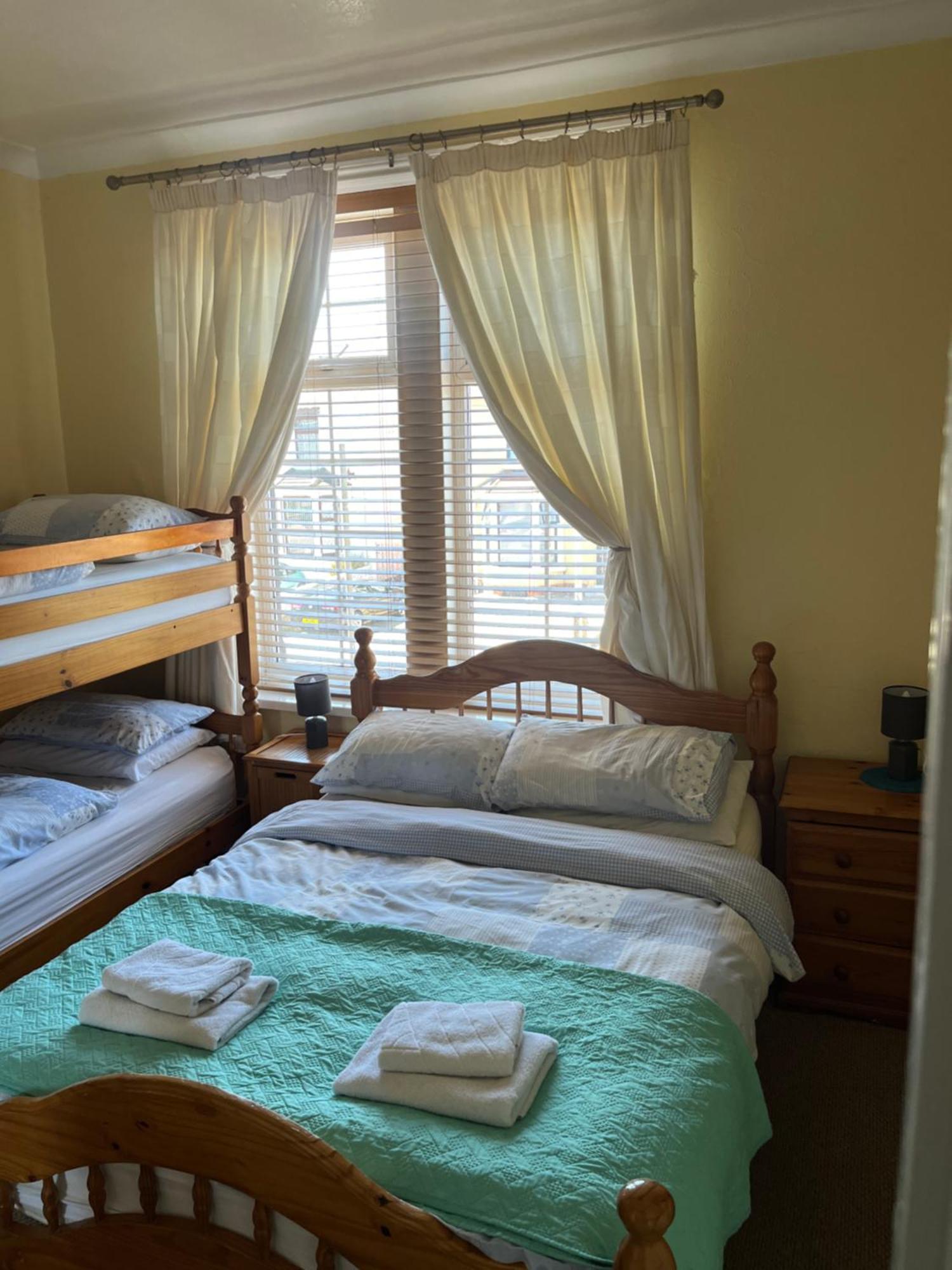 Marston Town Centre Villa Blackpool Bagian luar foto