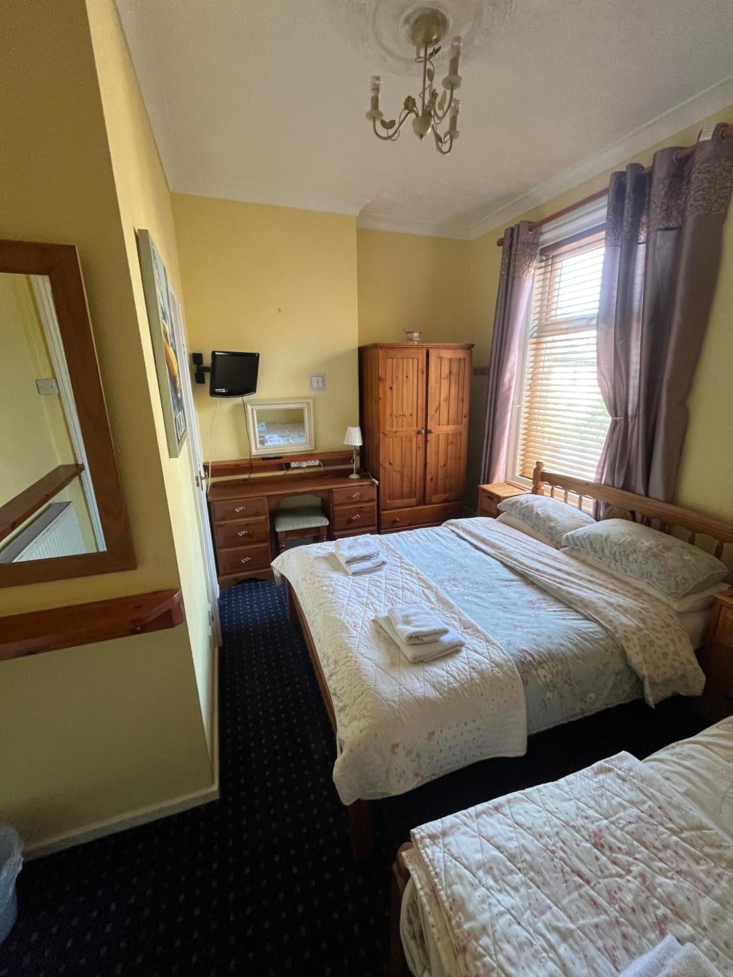Marston Town Centre Villa Blackpool Bagian luar foto